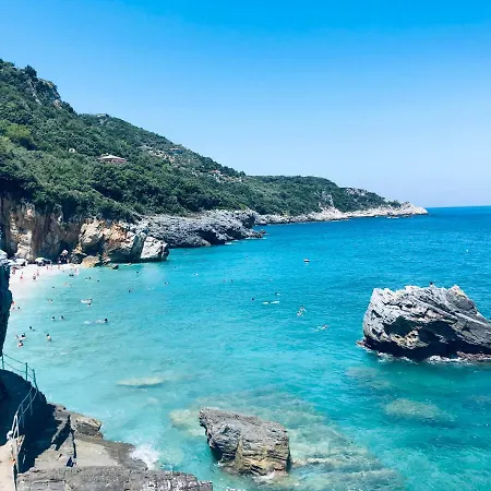 The Balcony * Πορταριά
